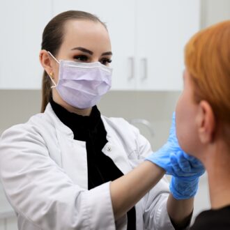 Esteettinen Botuliinihoito lääkäri, hammaslääketieteen kandidaatti, suu- ja leukakirurgi, Ebeling Kauneus Tikkurila ja Kalasatama Helsinki Vantaa